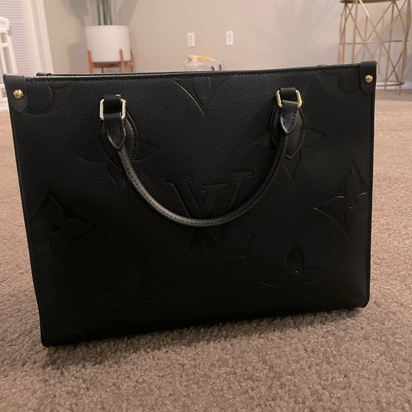 Black handle purse with over shoulder straps. Luxury Replica. Gorgeous. Medium - Picture 1 of 2